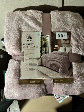 Soft Flannel Blanket – Light Pink (Queen/King)